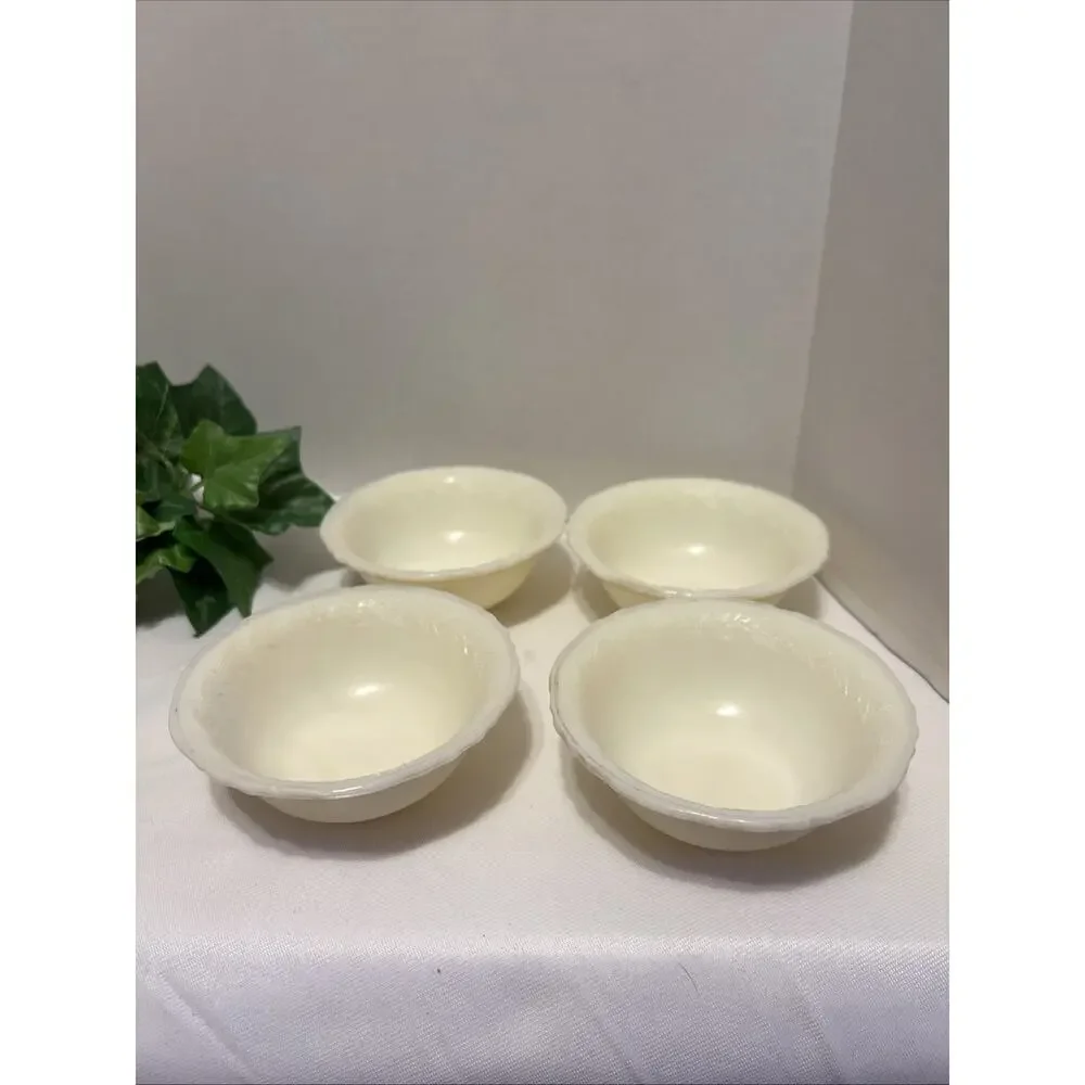 4 McKee Uranium Custard Ivory Laurel Wreath Glass Berry Bowls